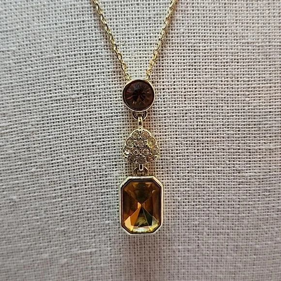 AVON Sparkle Surprise Signed Necklace - Picture 2 of 6